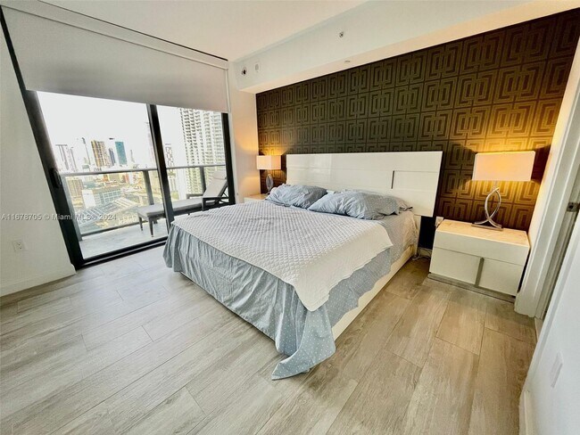 Foto del edificio - 45 SW 9th St
