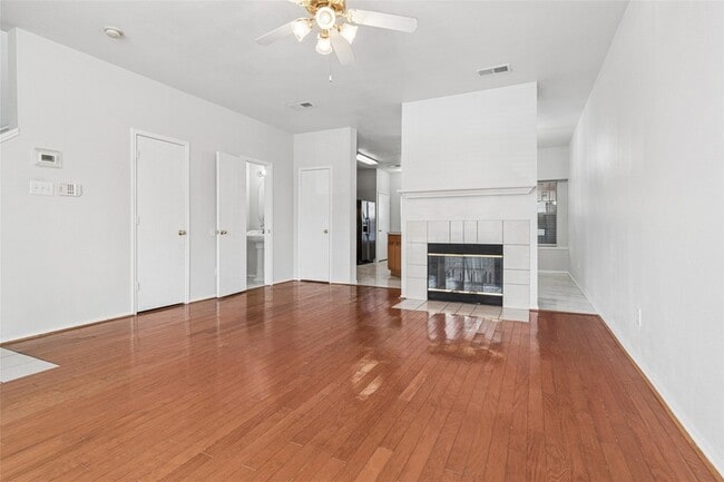 Foto del edificio - 3805 Brandon Park Dr