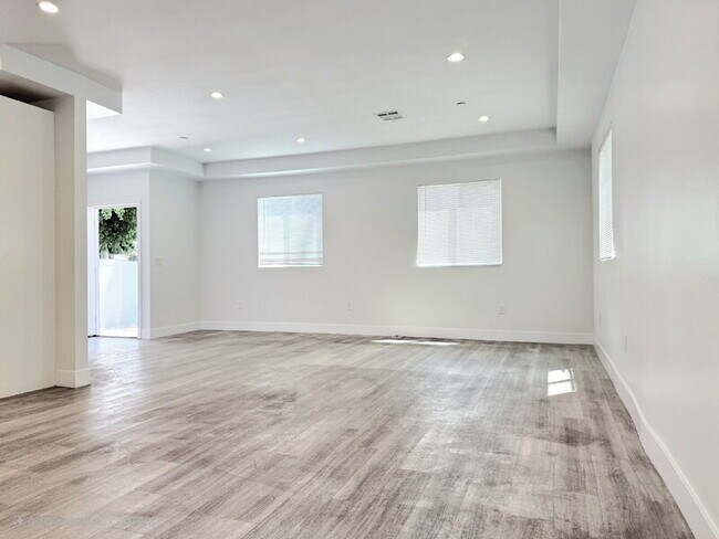 Foto del edificio - 829 E 74th St