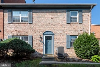 Building Photo - 9860 Hagel Cir