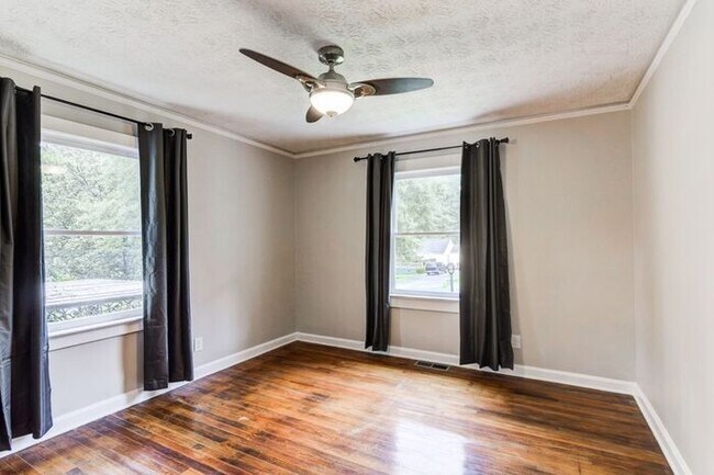 Foto del edificio - 1617 Columbia Circle
