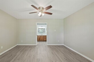 Building Photo - 200 Panorama Dr