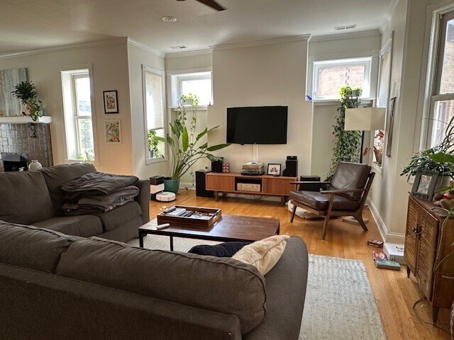 Foto del edificio - 4038 N Clarendon Ave