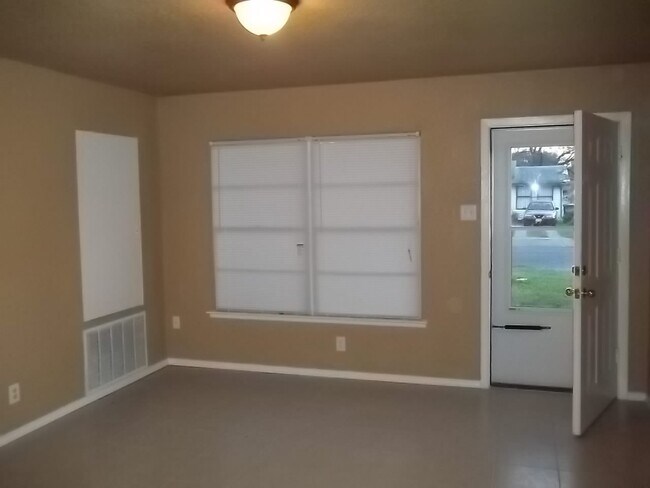 Foto del edificio - 4251 Wild Oak Dr