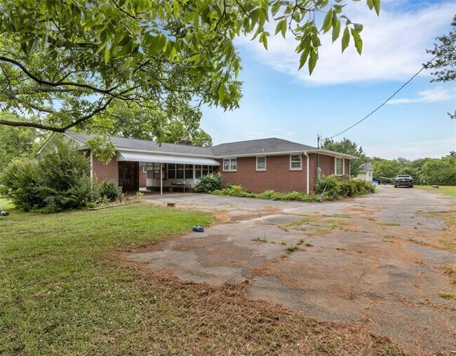 Foto del edificio - 212 Sam Brown Rd