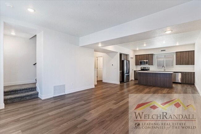Building Photo - Beautiful 3 Bed 2.5 Bath Townhome in West ...