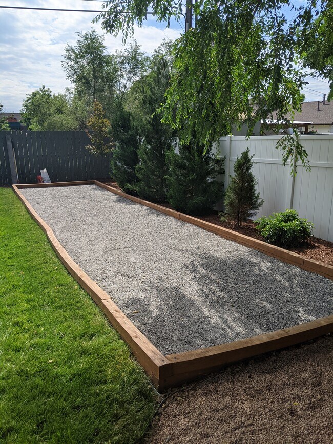 Bocce ball court - 714 S Roosevelt Ave