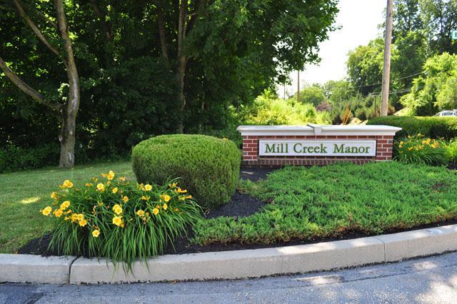 Entrada al complejo - Mill Creek Manor