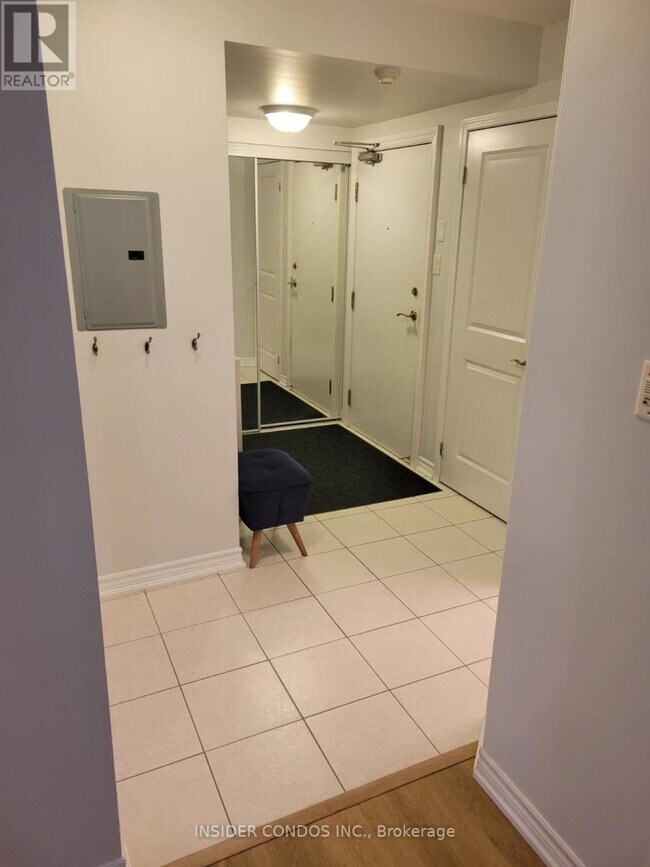 Photo du bâtiment - 920-920 Sheppard Ave W