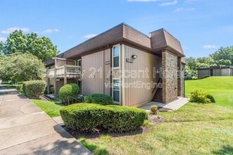 Building Photo - 5805 Royal Ridge Dr