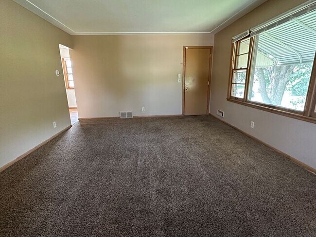 Building Photo - Columbia Heights Upper Level Duplex, Large...