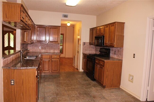 Building Photo - 2141 Surrender Ave