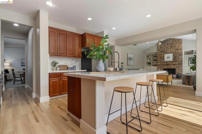 Building Photo - 822 Shasta Daisy Dr