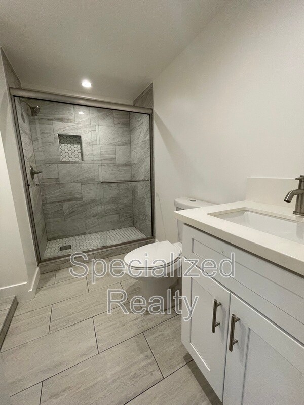 Building Photo - 1135 Scofield Dr