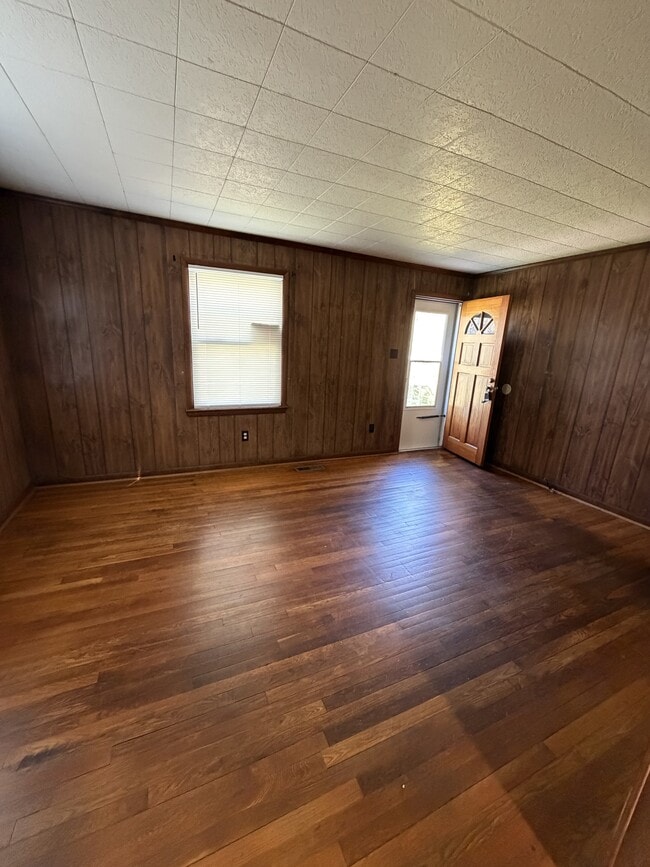 Foto del edificio - 6793 Edwards Ave