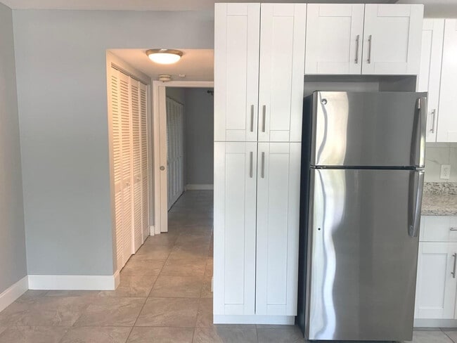 Building Photo - 4 Ventnor Dr