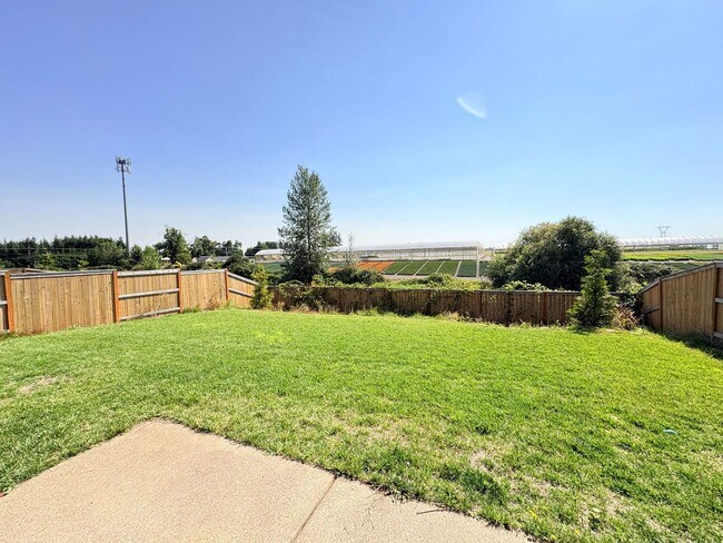 Foto del edificio - 3 Bedroom, 2.5 Bathroom Home Available in NE Salem!
