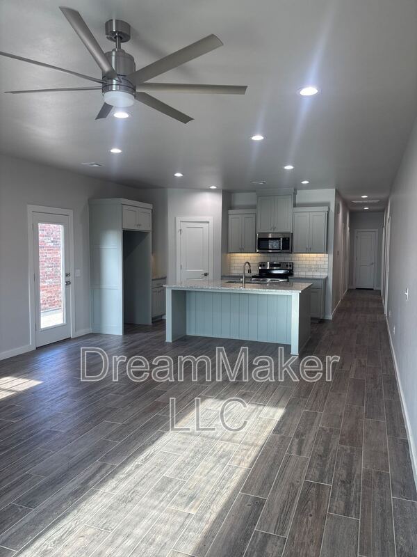 Building Photo - 1002 Riva Pkwy