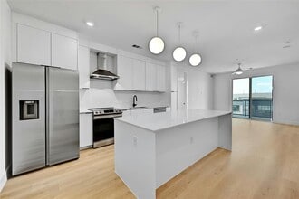 Building Photo - 1701 Simond Ave