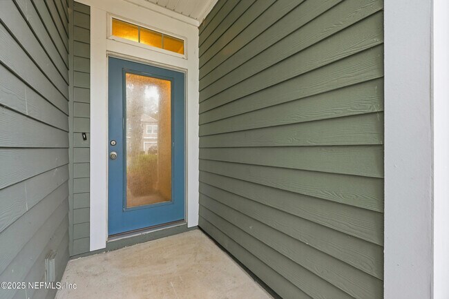 Building Photo - 292 Servia Dr