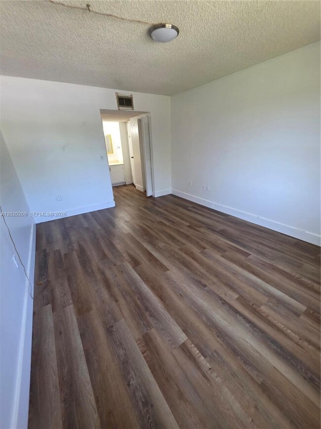 Foto del edificio - 4374 NW 9th Ave
