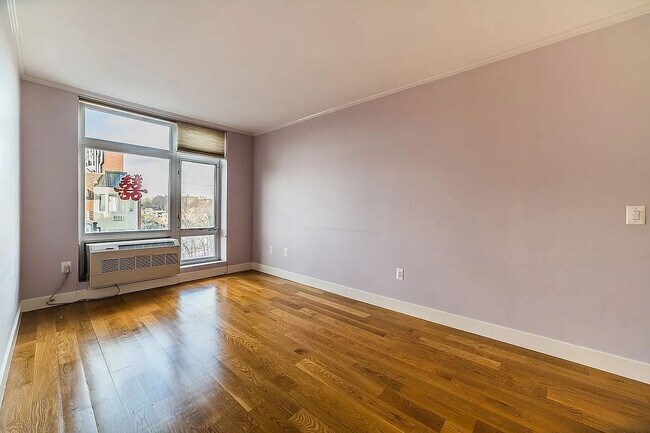 Foto del edificio - 140-21 32nd Ave