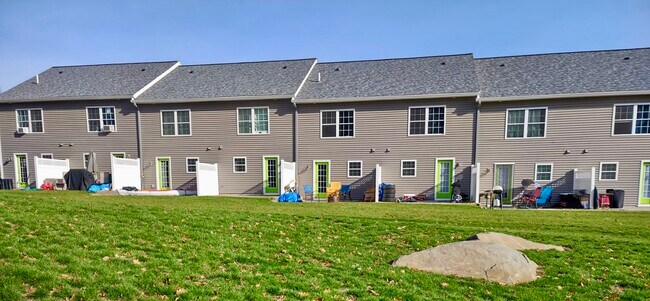 Foto del edificio - 117 Old Pine Hill Rd