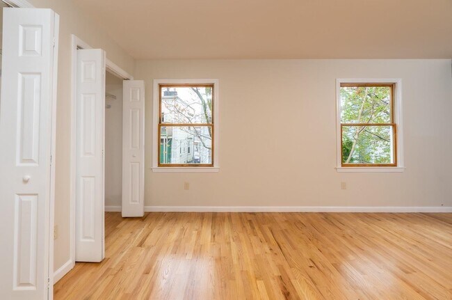 Foto del edificio - 325 Claremont Ave