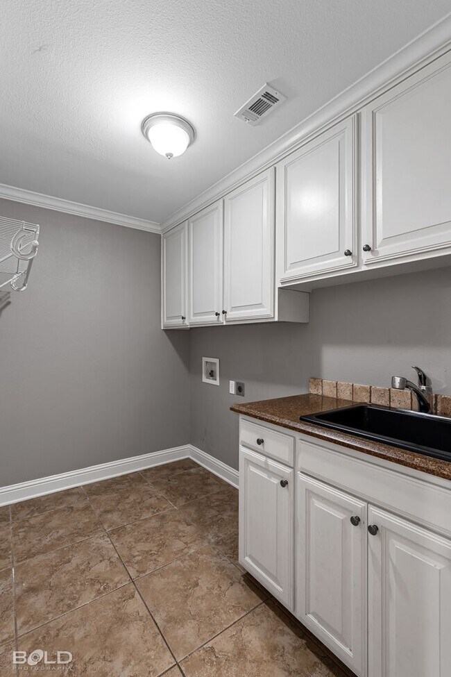 Building Photo - 4 bedroom 3.5 Bath in Bossier