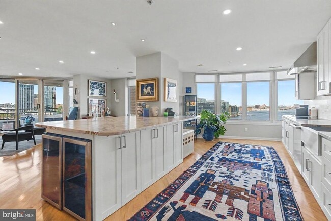 Building Photo - 100 Harborview Dr