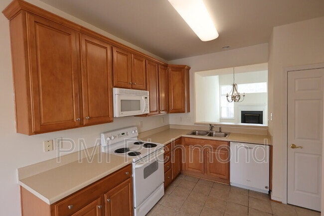 Building Photo - 5805 Park Creste Dr