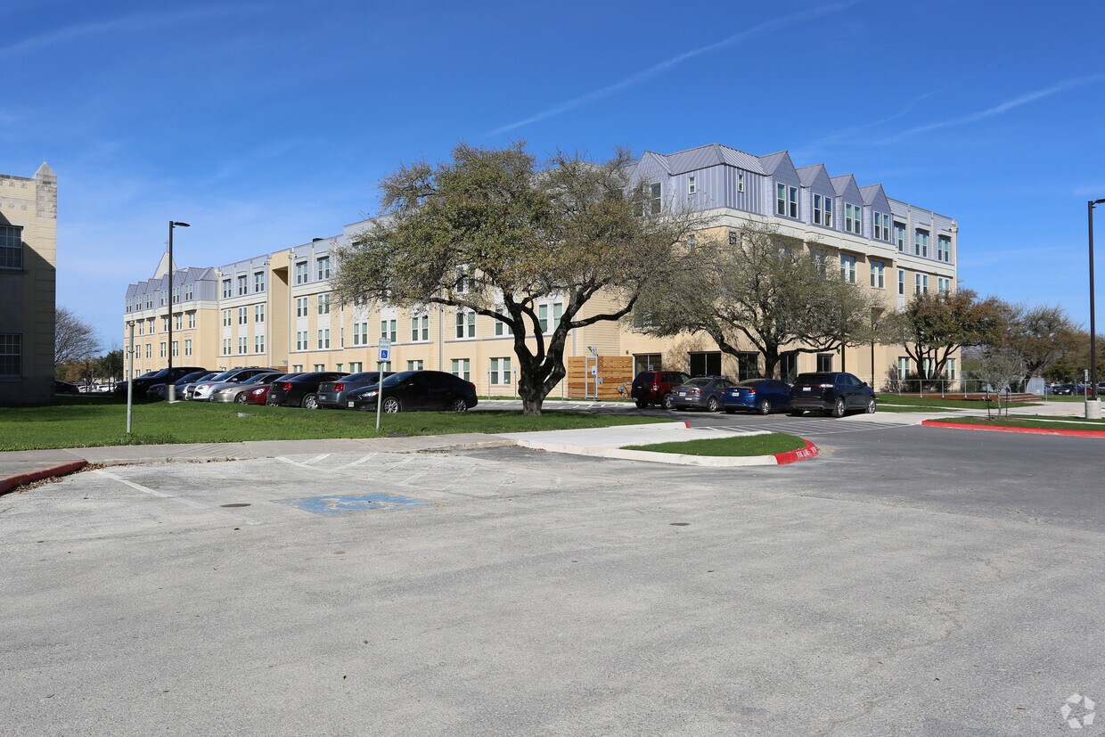 Building Photo - Lake View Apartments