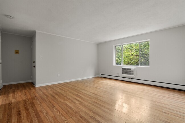 Building Photo - 52 Bryon Rd