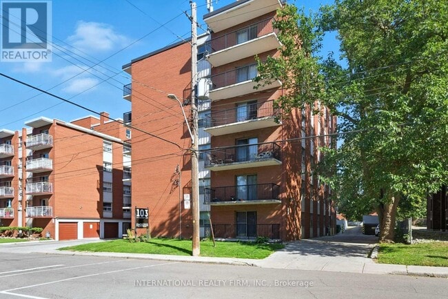 Photo du bâtiment - 103 Emerald St S