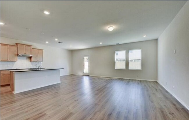 Foto del edificio - BEAUTIFUL NEW CONSTRUCTION IN HIDDENBROOKE