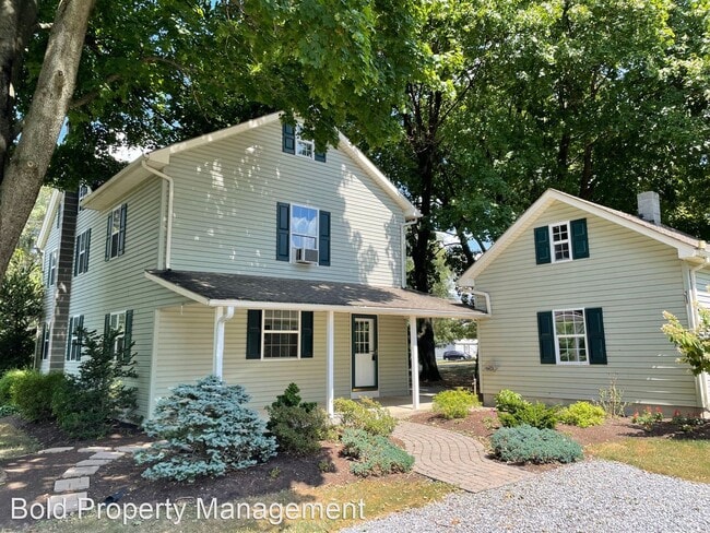 Building Photo - 4 br, 2.5 bath House - 23 W Market St.