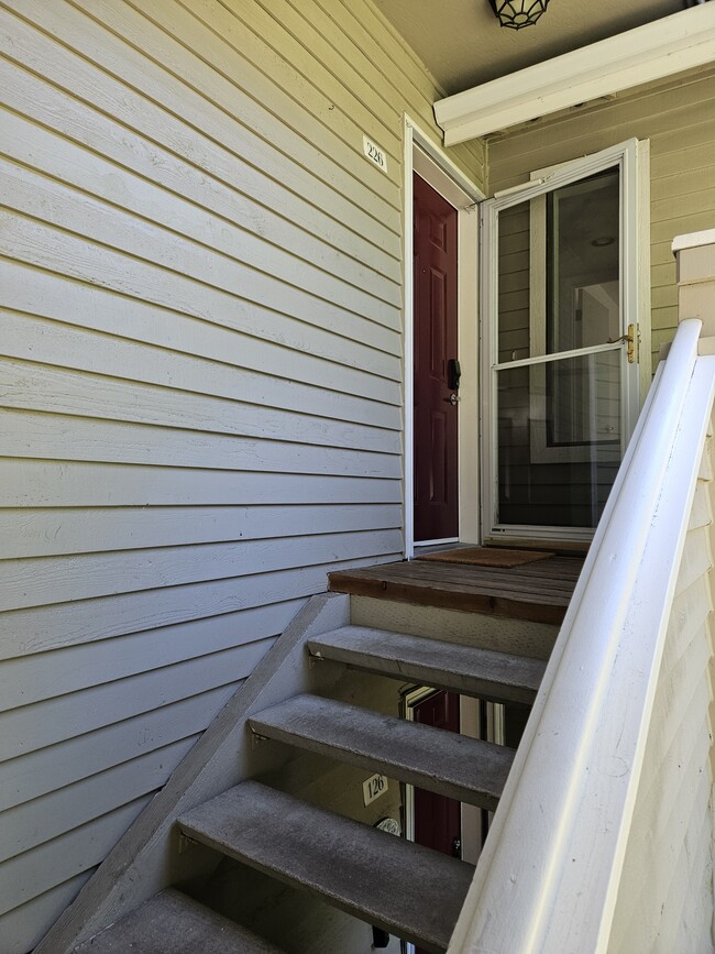 Building Photo - 9009 Avondale Rd NE