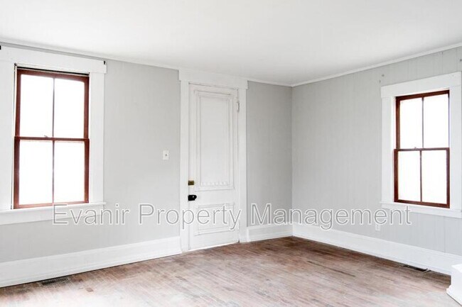 Foto del edificio - 126 N Walnut St