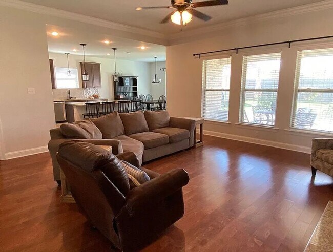 Foto del edificio - Cypress Bend- 4 bedroom!