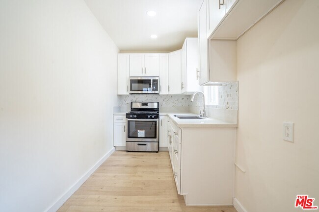Building Photo - 1245 S Berendo St