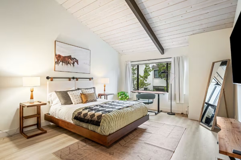 Primary Photo - 140 Sand Hill Cir