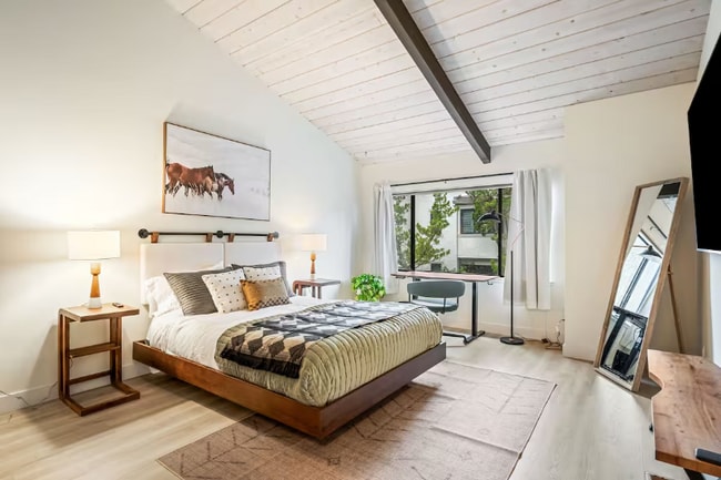 Building Photo - 140 Sand Hill Cir