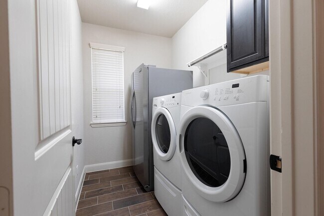 Foto del edificio - 28006 Laurel Garden Ln