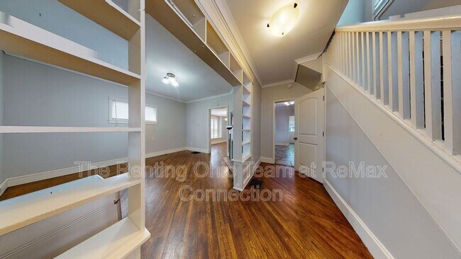 Building Photo - 137 Carhart St