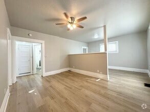 Building Photo - 211 15th Ave S