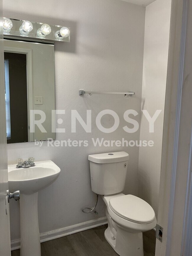 Building Photo - Beautifully remodeled 3-bed, 2.5-bath home