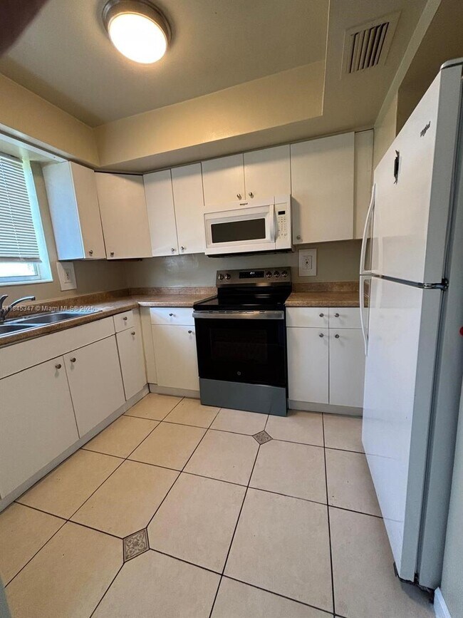 Foto del edificio - 1350 NE 119th St
