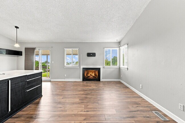 Foto del edificio - $2,145.95 - 3-bed, 2-bath located in Colorado Springs with a Washer and Dryer.