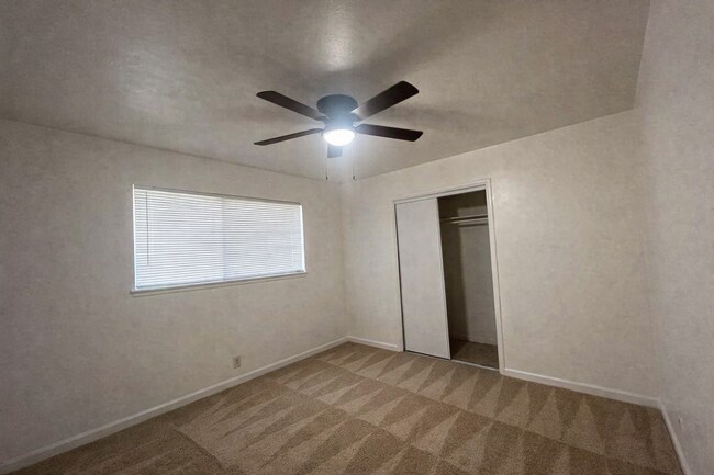 Foto del edificio - 480 Iona Ave