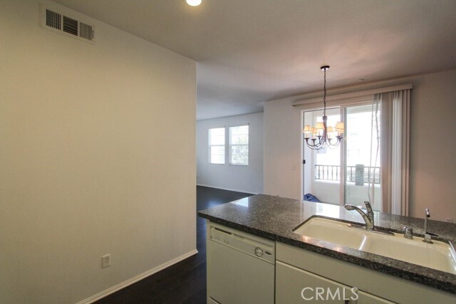 Building Photo - 941 S Bluff Rd